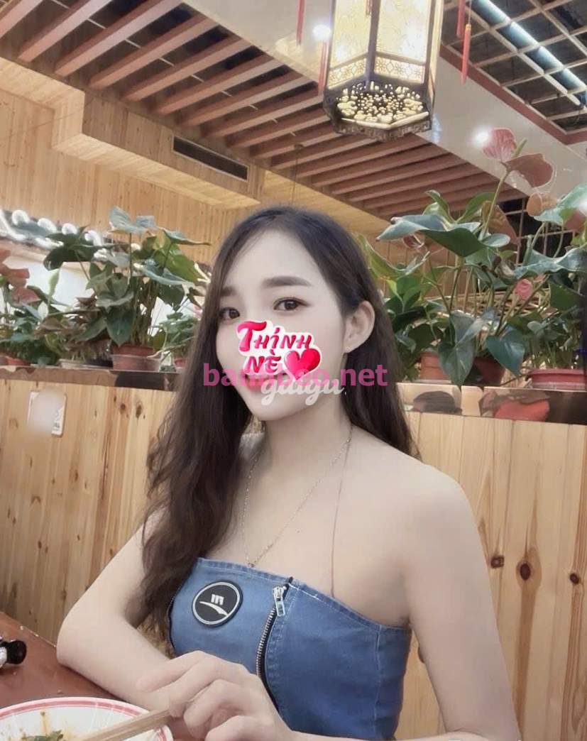 Quỳnh Chi_ Gái xinh chiều khách, body gợi cảm