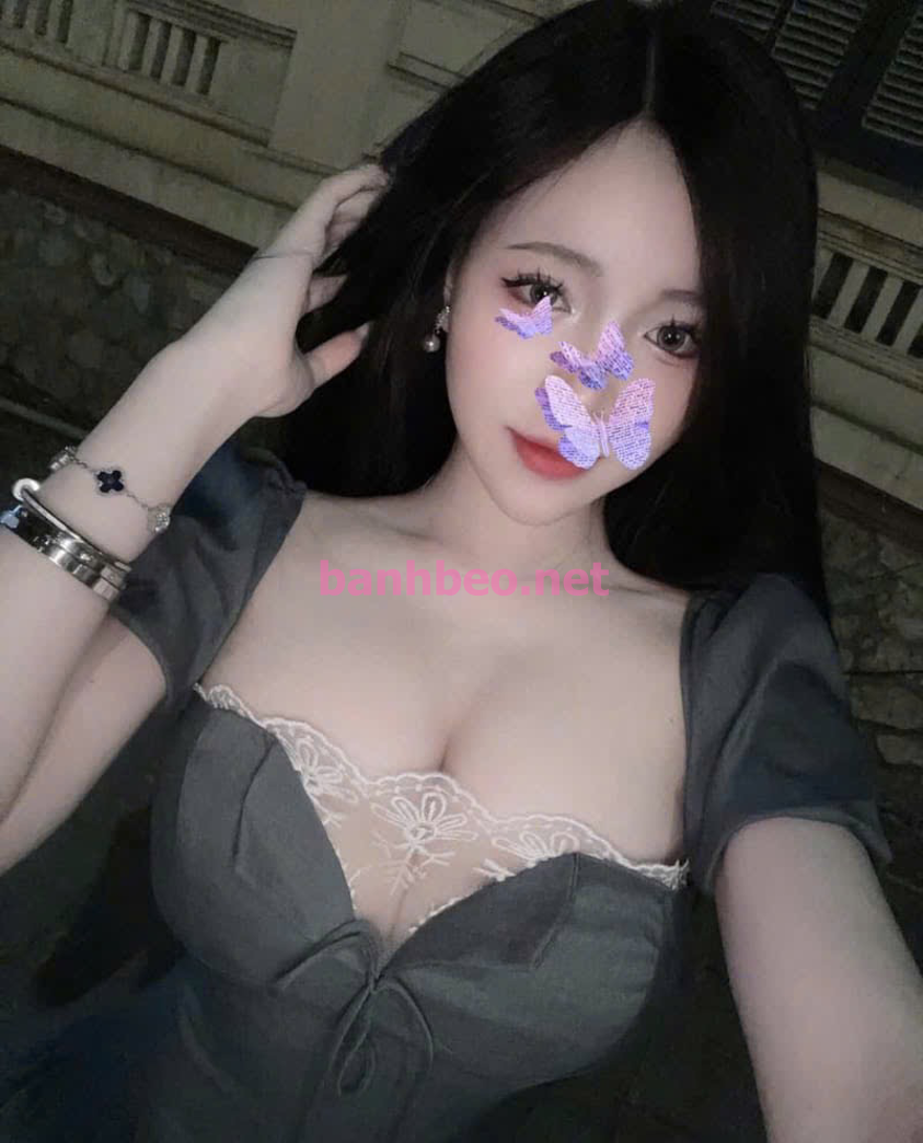 Quỳnh Trang thần dâm quyến rũ