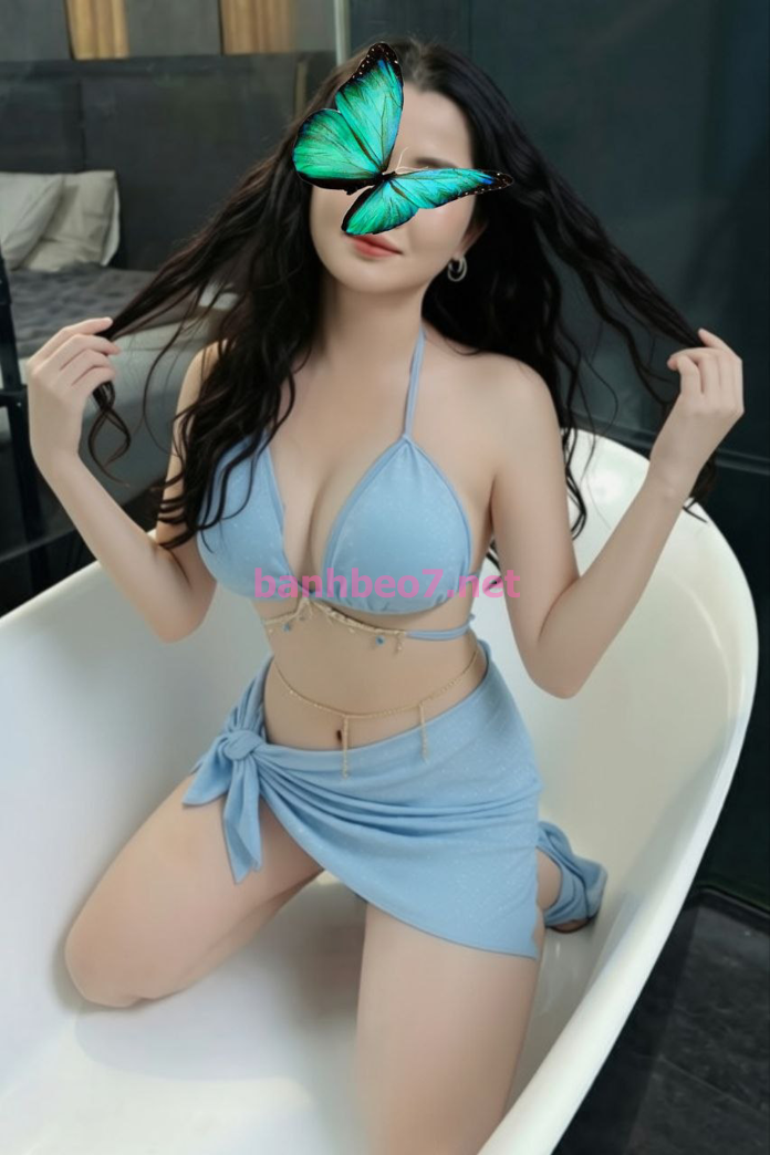 Gia Linh  (Cô nàng dâm đãng dịch vụ bảo phê có các gói massge trị liệu body)