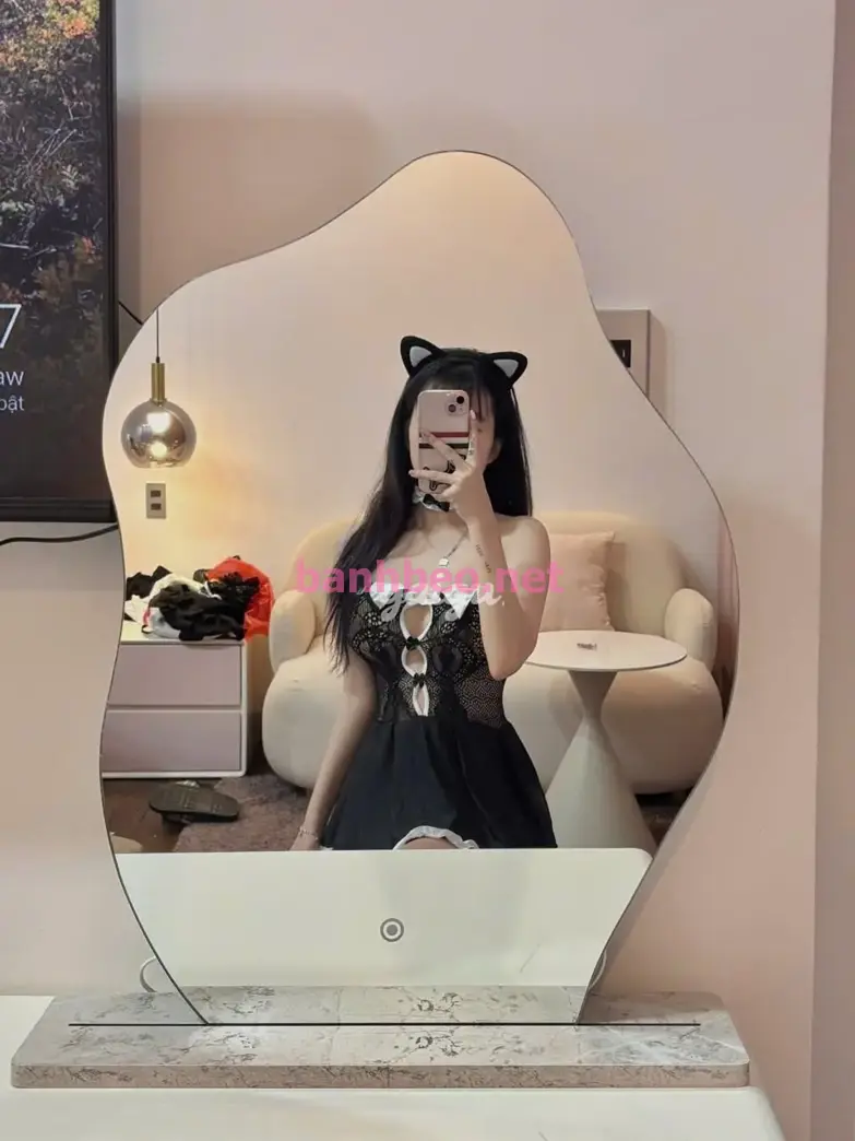 Bé Mon -Lolli siêu phẩm mình dây tình cảm hơn người yêu